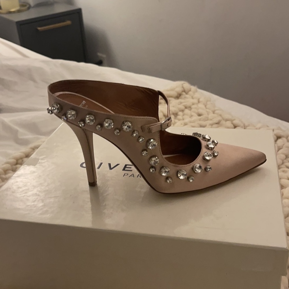 🛑SOLD🛑 Givenchy Diamonds Satin Shoe